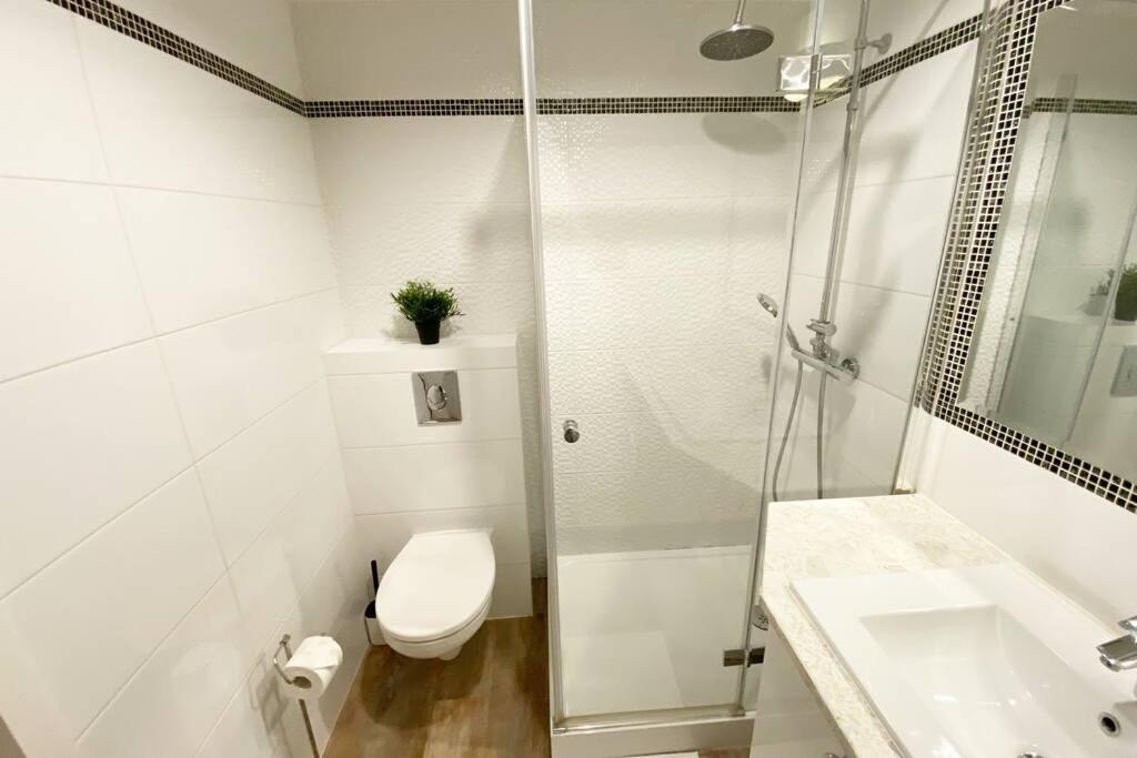 Exclusive 2Br! Apartment Near City Center +Netflix Варшава Екстериор снимка