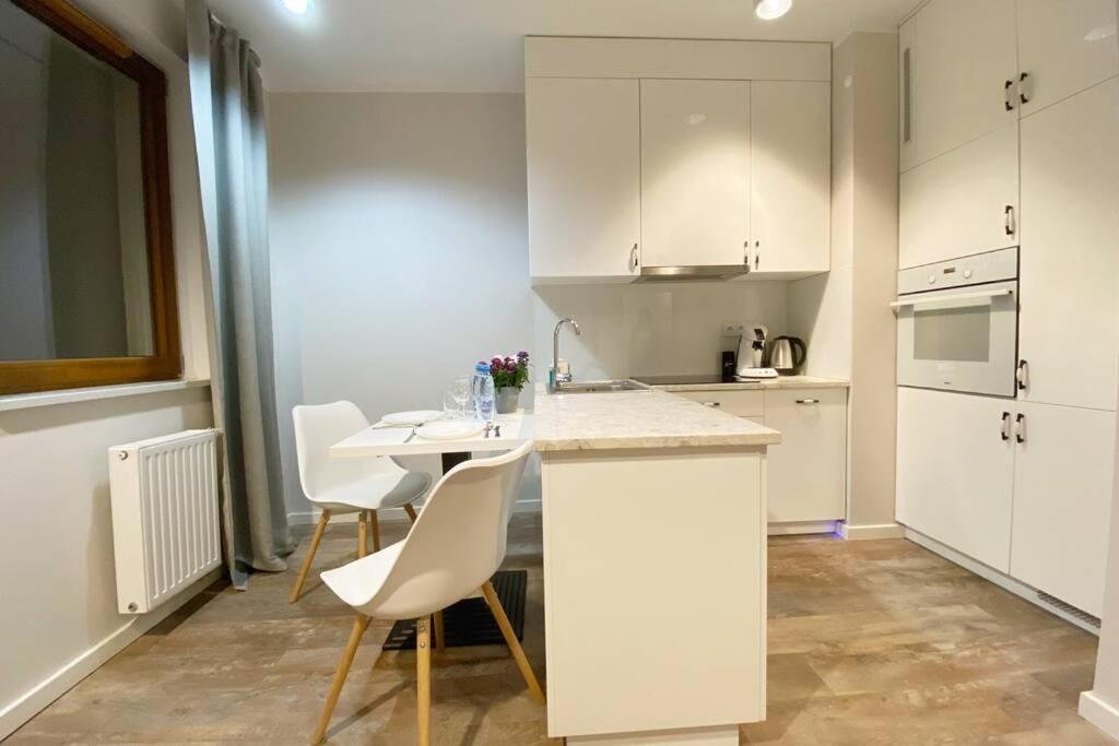 Exclusive 2Br! Apartment Near City Center +Netflix Варшава Екстериор снимка